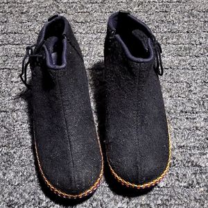 Dansko Embroidered Black wool ankle boots for women,size 38 Pre-Owned.